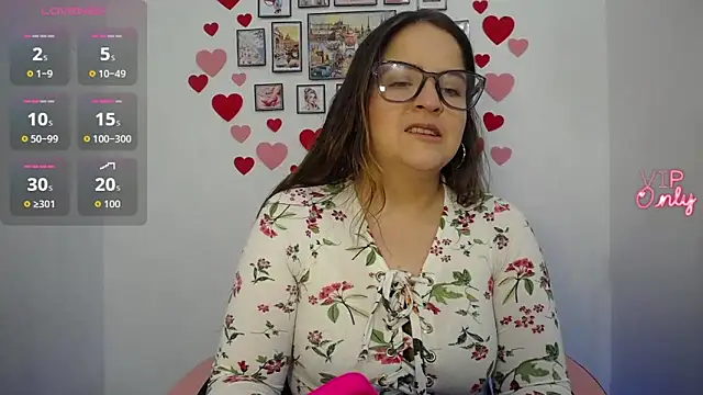 Snapshot of Pregnant_Kloe chatting on 05/08/26, 01:16 Pregnant Kloe online show from 05/08/26, 01:16