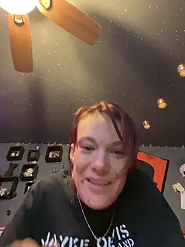 Snapshot of bratlipss chatting on 03/08/26, 06:28 bratlipss online show from 03/08/26, 06:28