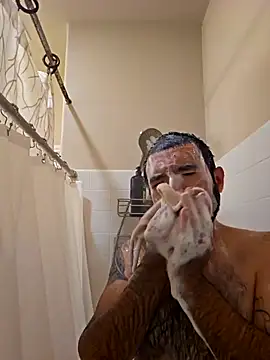 Snapshot of Lb228w chatting on 02/06/26, 01:43 Lb228w online show from 02/06/26, 01:43