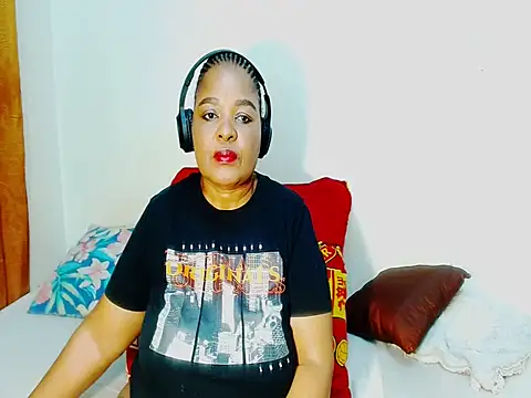 Snapshot of Love-Racheal75 chatting on 05/29/26, 03:54 Love-Racheal75 online show from 05/29/26, 03:54