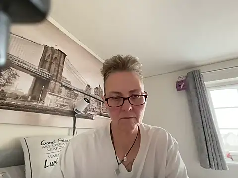 Snapshot of Curvy-Jinx chatting on 06/16/26, 09:01 Curvy-Jinx online show from 06/16/26, 09:01