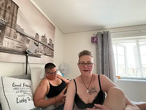 Snapshot of Curvy-Jinx chatting on 07/21/26, 11:01 Curvy-Jinx online show from 07/21/26, 11:01