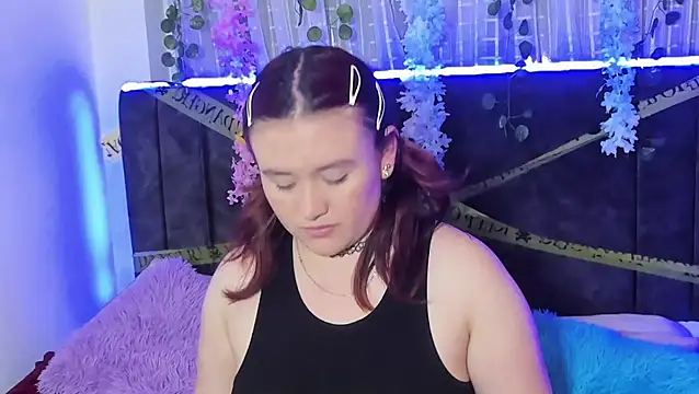 Snapshot of AliaMiller_ chatting on 10/21/25, 08:42 AliaMiller online show from 10/21/25, 08:42