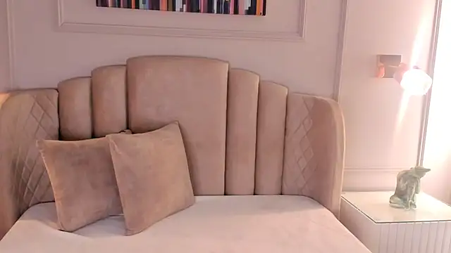 mia kisses2 online show from 11/27/25, 02:13