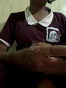 Snapshot of sakshi5533 chatting on 10/14/25, 05:58 sakshi5533 online show from 10/14/25, 05:58