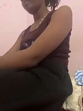 Snapshot of sakshi5533 chatting on 11/17/25, 02:28 sakshi5533 online show from 11/17/25, 02:28