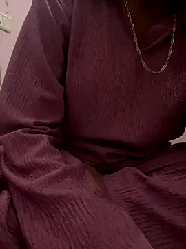 Snapshot of sakshi5533 chatting on 11/17/25, 05:19 sakshi5533 online show from 11/17/25, 05:19