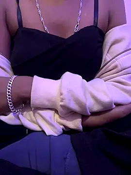 Snapshot of sakshi5533 chatting on 12/04/25, 05:10 sakshi5533 online show from 12/04/25, 05:10