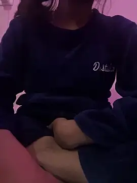 Snapshot of sakshi5533 chatting on 12/18/25, 05:19 sakshi5533 online show from 12/18/25, 05:19