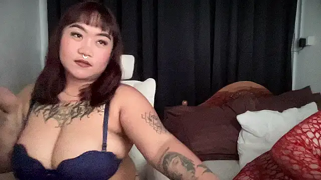 Snapshot of Bella_Bumzyyy chatting on 11/12/25, 06:47 Bella Bumzyyy online show from 11/12/25, 06:47
