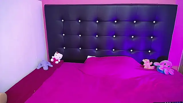 Snapshot of molly_curvyhot chatting on 02/10/26, 04:44 molly curvyhot online show from 02/10/26, 04:44