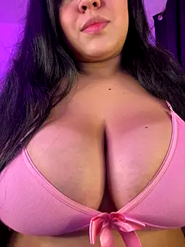 Snapshot of Dominic_Schmit01 chatting on 12/21/25, 03:02 Dominic Schmit01 online show from 12/21/25, 03:02