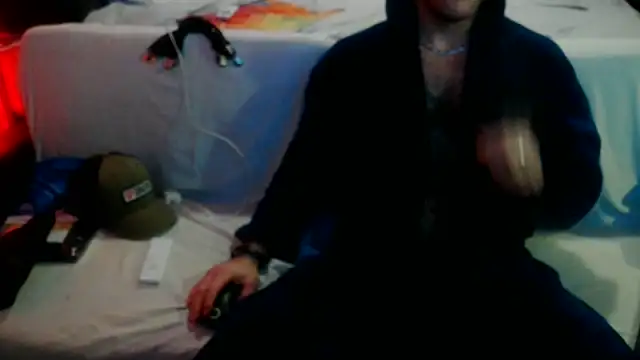 Snapshot of Luv2SuckBWC92 chatting on 09/16/25, 05:41 Luv2SuckBWC92 online show from 09/16/25, 05:41