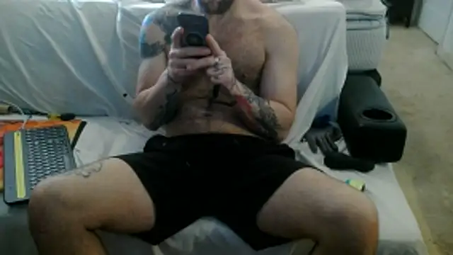 Snapshot of Luv2SuckBWC92 chatting on 10/24/25, 05:09 Luv2SuckBWC92 online show from 10/24/25, 05:09