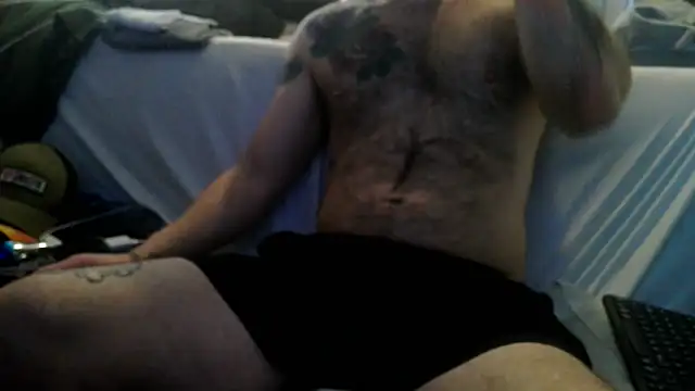 Snapshot of Luv2SuckBWC92 chatting on 11/02/25, 06:10 Luv2SuckBWC92 online show from 11/02/25, 06:10