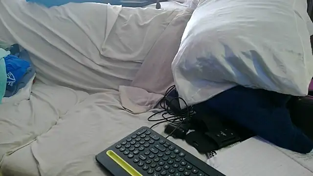 Snapshot of Luv2SuckBWC92 chatting on 11/13/25, 07:13 Luv2SuckBWC92 online show from 11/13/25, 07:13