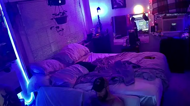 Snapshot of Luv2SuckBWC92 chatting on 11/16/25, 11:49 Luv2SuckBWC92 online show from 11/16/25, 11:49