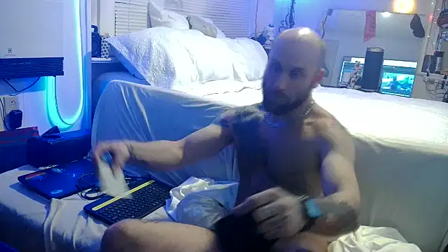 Snapshot of Luv2SuckBWC92 chatting on 11/18/25, 05:34 Luv2SuckBWC92 online show from 11/18/25, 05:34