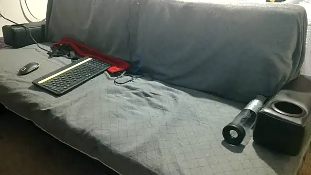 Snapshot of Luv2SuckBWC92 chatting on 11/20/25, 04:23 Luv2SuckBWC92 online show from 11/20/25, 04:23