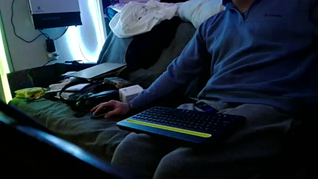 Snapshot of Luv2SuckBWC92 chatting on 12/02/25, 12:21 Luv2SuckBWC92 online show from 12/02/25, 12:21