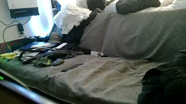 Snapshot of Luv2SuckBWC92 chatting on 12/03/25, 04:38 Luv2SuckBWC92 online show from 12/03/25, 04:38