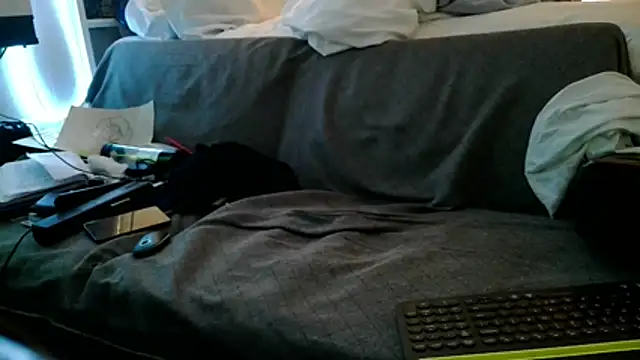 Snapshot of Luv2SuckBWC92 chatting on 12/04/25, 06:16 Luv2SuckBWC92 online show from 12/04/25, 06:16