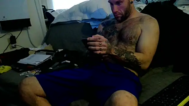 Snapshot of Luv2SuckBWC92 chatting on 12/05/25, 04:03 Luv2SuckBWC92 online show from 12/05/25, 04:03