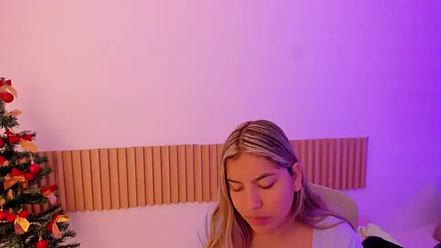 Snapshot of OliviaSweett chatting on 12/20/25, 04:47 OliviaSweett online show from 12/20/25, 04:47