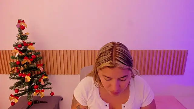 Snapshot of OliviaSweett chatting on 12/22/25, 06:38 OliviaSweett online show from 12/22/25, 06:38