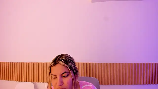 Snapshot of OliviaSweett chatting on 02/02/26, 06:50 OliviaSweett online show from 02/02/26, 06:50