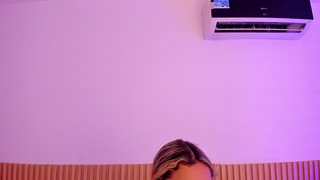 Snapshot of OliviaSweett chatting on 02/23/26, 07:00 OliviaSweett online show from 02/23/26, 07:00