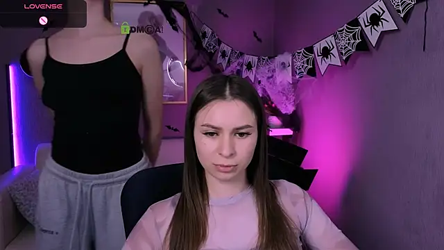 Snapshot of nekky_mouse chatting on 10/24/25, 04:25 nekky mouse online show from 10/24/25, 04:25