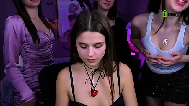 Snapshot of nekky_mouse chatting on 10/31/25, 08:32 nekky mouse online show from 10/31/25, 08:32