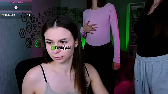 Snapshot of nekky_mouse chatting on 11/19/25, 10:37 nekky mouse online show from 11/19/25, 10:37