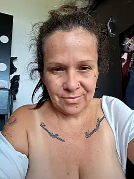 Snapshot of SinisterBabe chatting on 10/24/25, 12:56 SinisterBabe online show from 10/24/25, 12:56