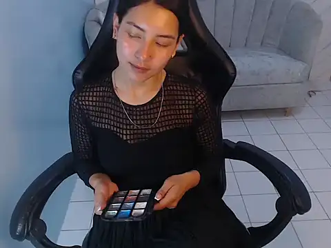 victoria hernandez t  online show from 05/01/26, 01:37