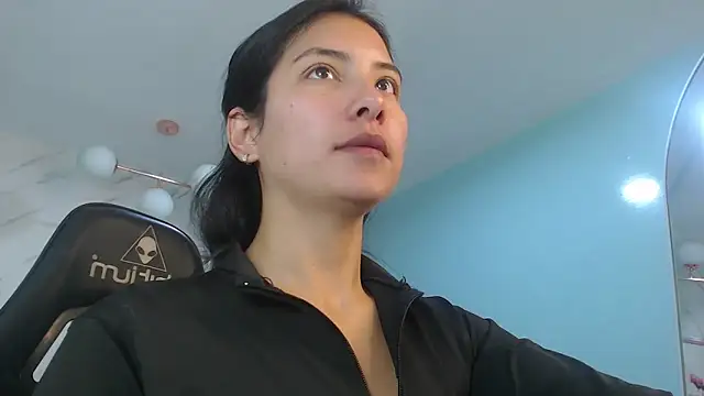 victoria hernandez t  online show from 05/04/26, 01:07