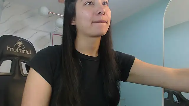 victoria hernandez t  online show from 06/06/26, 01:16