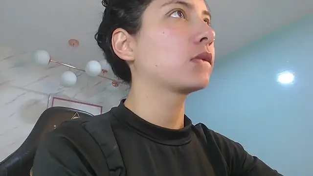 victoria hernandez t  online show from 06/18/26, 01:04