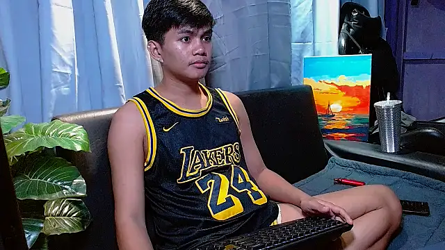 Snapshot of Alexx_143 chatting on 01/06/26, 01:37 Alexx 143 online show from 01/06/26, 01:37