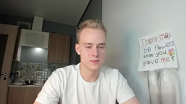 Snapshot of Kevin_Young_Cat chatting on 10/08/25, 04:48 Kevin Young Cat online show from 10/08/25, 04:48