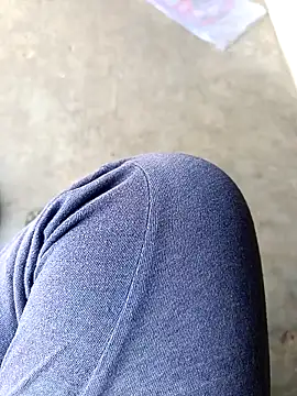 Snapshot of fyyipp0pp chatting on 03/25/26, 08:42 fyyipp0pp online show from 03/25/26, 08:42