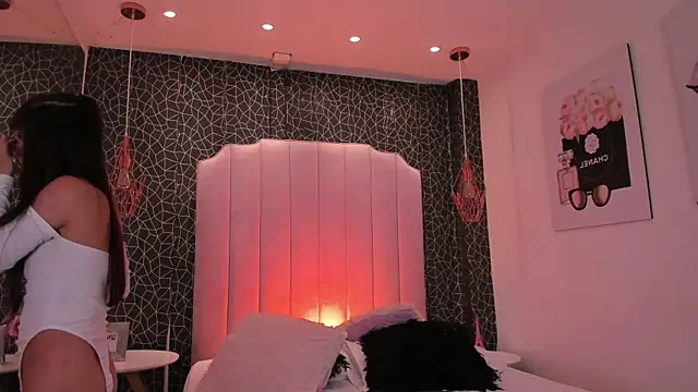 TifannyWolf  online show from 09/09/25, 06:24