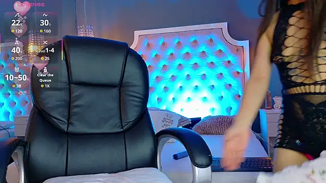 TifannyWolf  online show from 09/23/25, 07:44