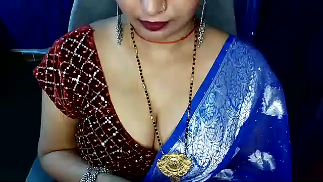 Snapshot of QUEEN_SAKHI- chatting on 05/22/26, 01:35 QUEEN SAKHI- online show from 05/22/26, 01:35