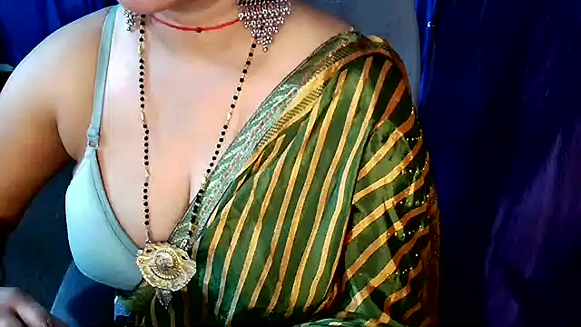 Snapshot of QUEEN_SAKHI- chatting on 05/28/26, 02:09 QUEEN SAKHI- online show from 05/28/26, 02:09