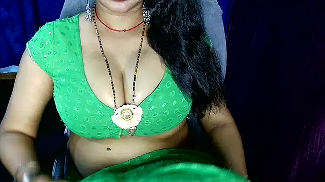 Snapshot of QUEEN_SAKHI- chatting on 06/03/26, 01:52 QUEEN SAKHI- online show from 06/03/26, 01:52