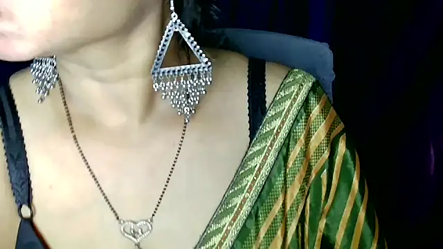 Snapshot of QUEEN_SAKHI- chatting on 06/17/26, 06:05 QUEEN SAKHI- online show from 06/17/26, 06:05