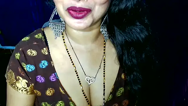 Snapshot of QUEEN_SAKHI- chatting on 06/18/26, 09:14 QUEEN SAKHI- online show from 06/18/26, 09:14