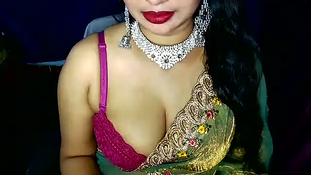 Snapshot of QUEEN_SAKHI- chatting on 06/21/26, 10:51 QUEEN SAKHI- online show from 06/21/26, 10:51